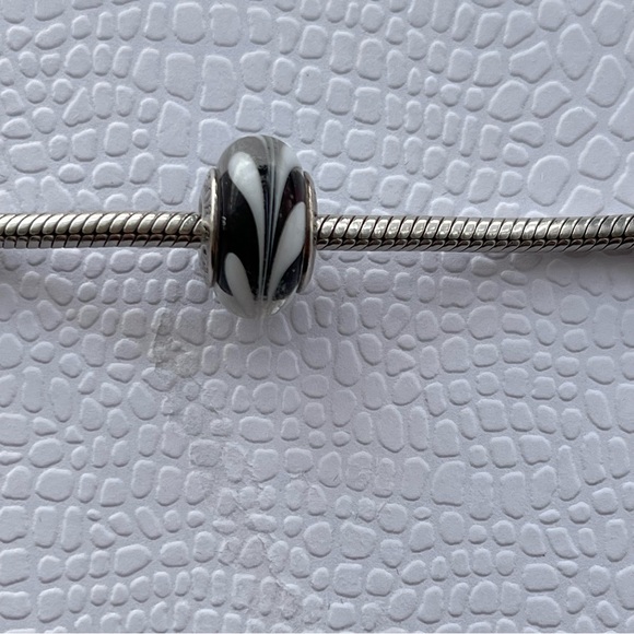 Authentic Retired Pandora Swirls Black and White Murano Glass Charm - Picture 2 of 7